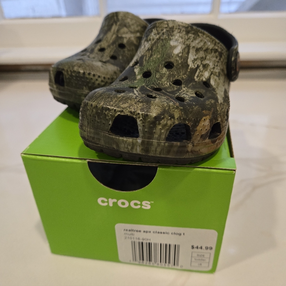 CROCS Kids' Green Camo Classic Clogs